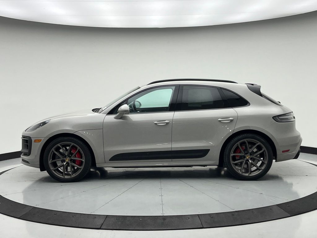 Thumbnail: 2023 Porsche Macan - 2