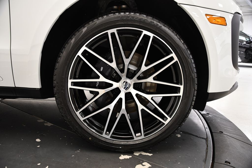 Thumbnail: 2025 Porsche Macan - 15