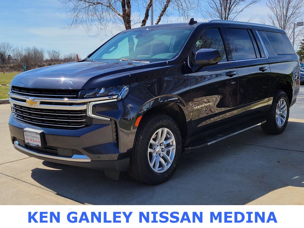 2023 Chevrolet Suburban LT photo