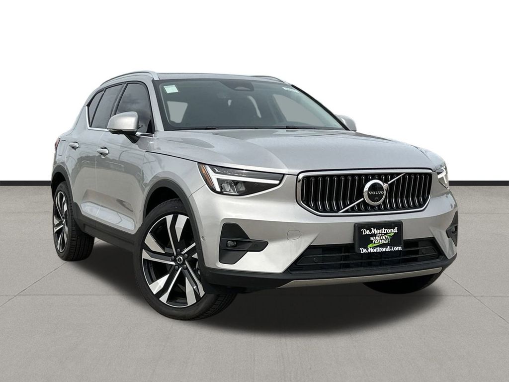 2023 Volvo XC40 B5 Plus Bright Theme Silver at Ultimate Motorsports
