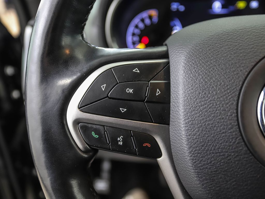 Thumbnail: 2020 Jeep Grand Cherokee - 12