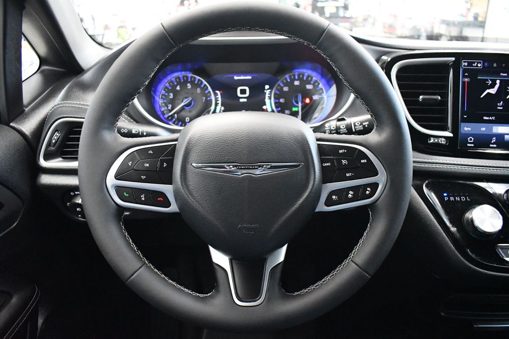 Used 2026 Black Chrysler Select image 31