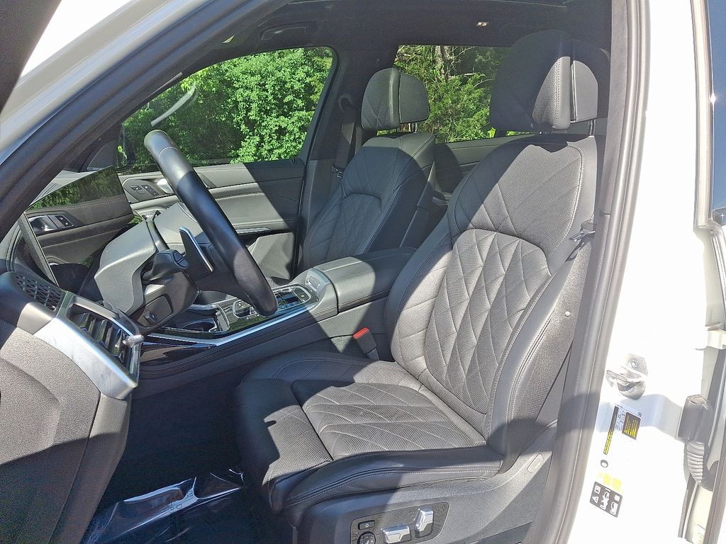 2023 BMW X7 xDrive40i 12