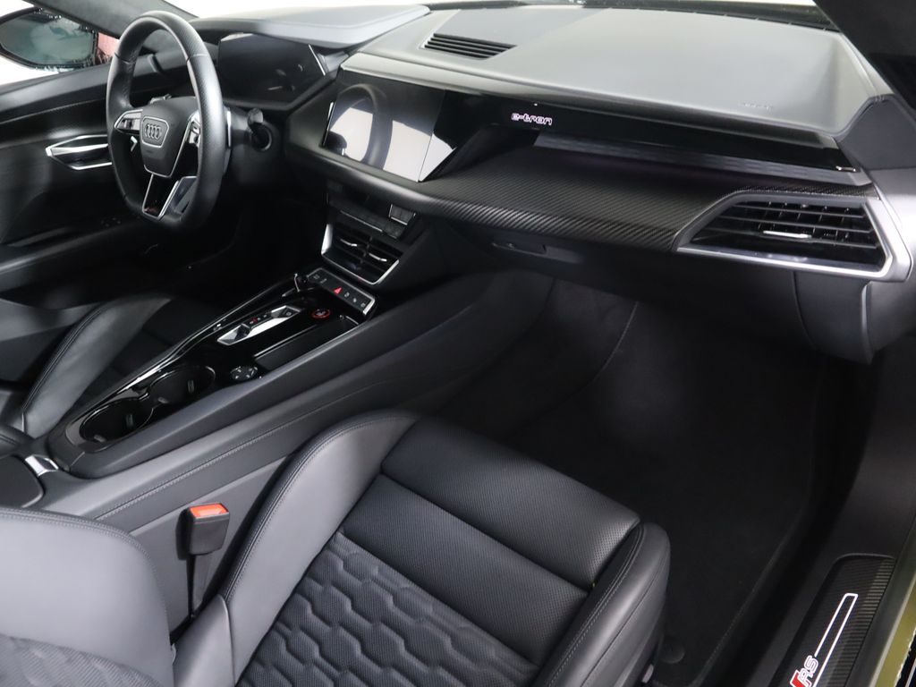 Thumbnail: 2022 Audi RS e-tron GT - 18