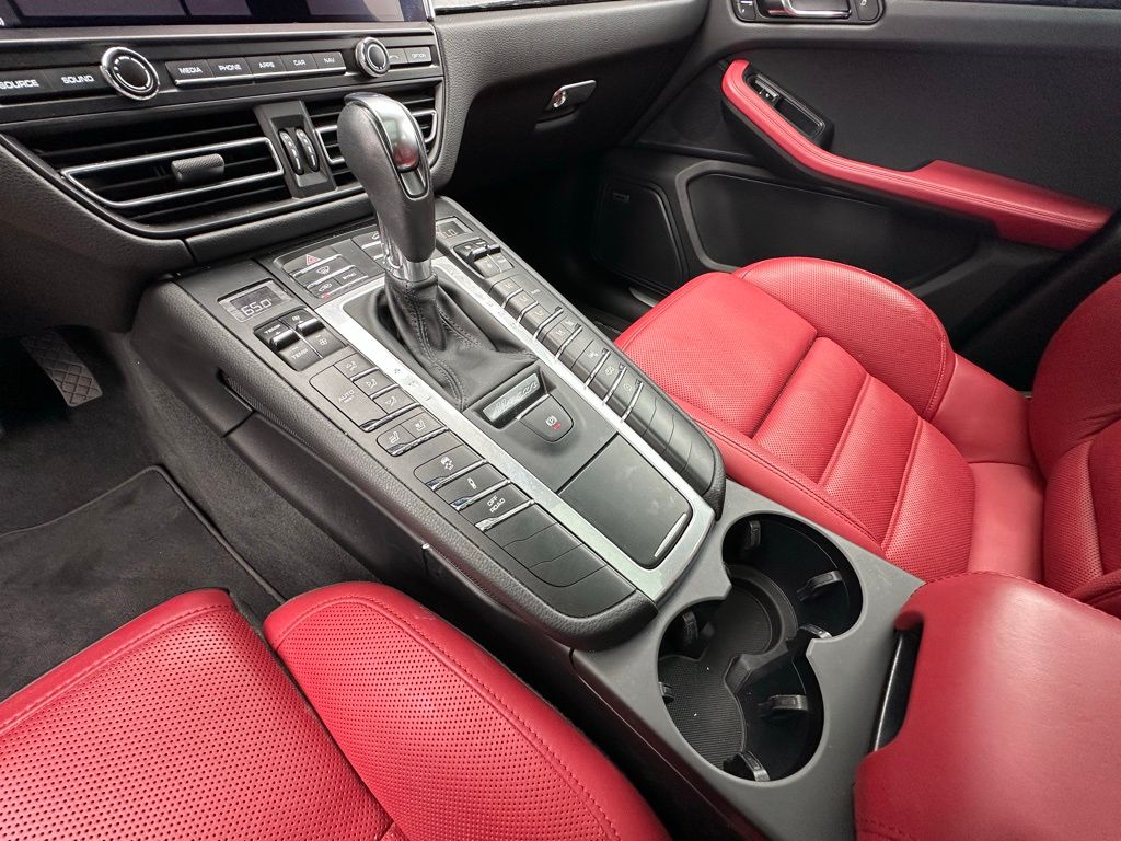 Thumbnail: 2021 Porsche Macan - 30