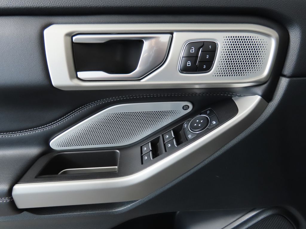 2023 Ford Explorer Limited 25