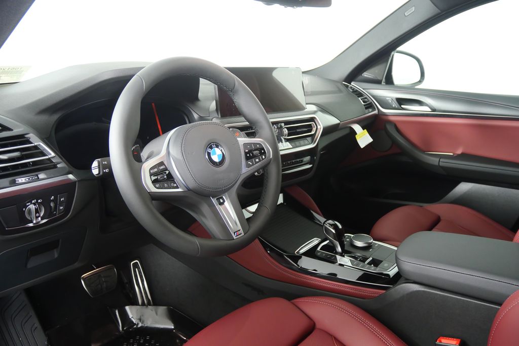 Thumbnail: 2025 BMW X4 - 13