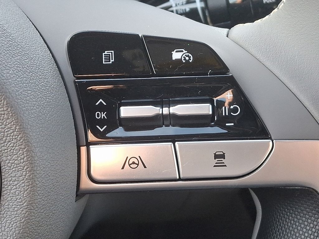 Thumbnail: 2025 Hyundai Elantra - 24