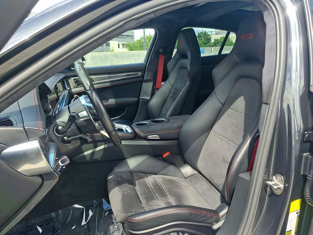 Thumbnail: 2019 Porsche Panamera - 15