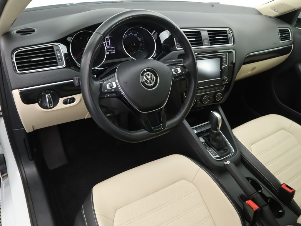 Thumbnail: 2017 Volkswagen Jetta - 9