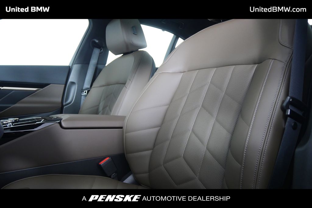 Thumbnail: 2026 BMW 5 Series - 11