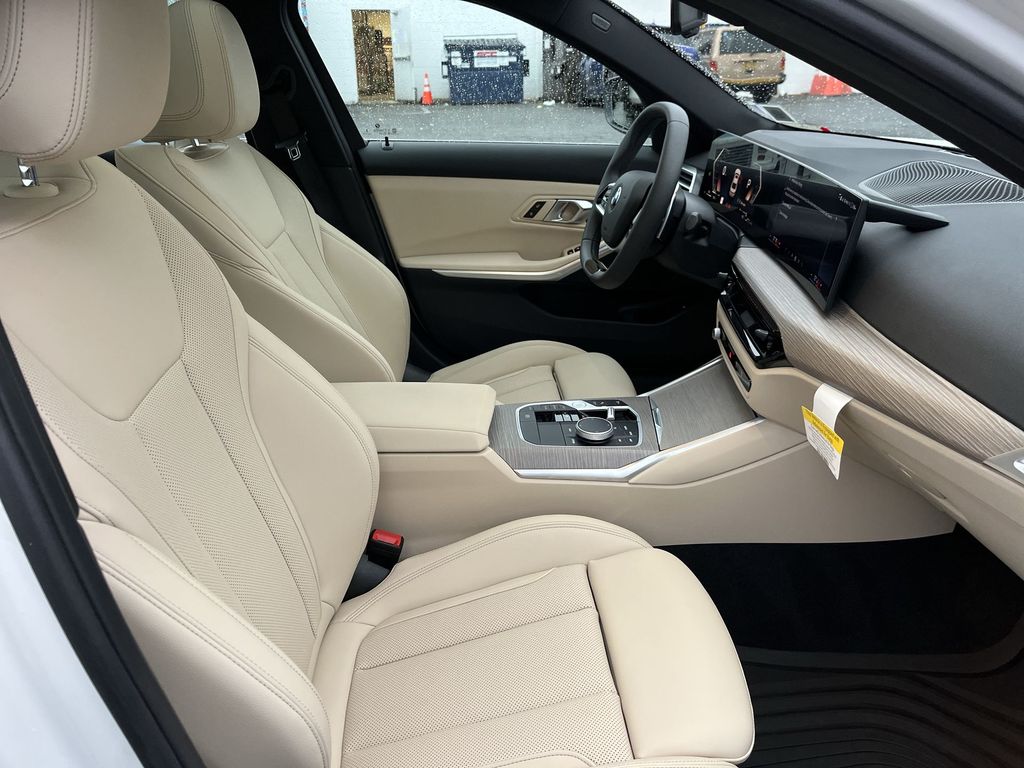 Thumbnail: 2025 BMW 3 Series - 25