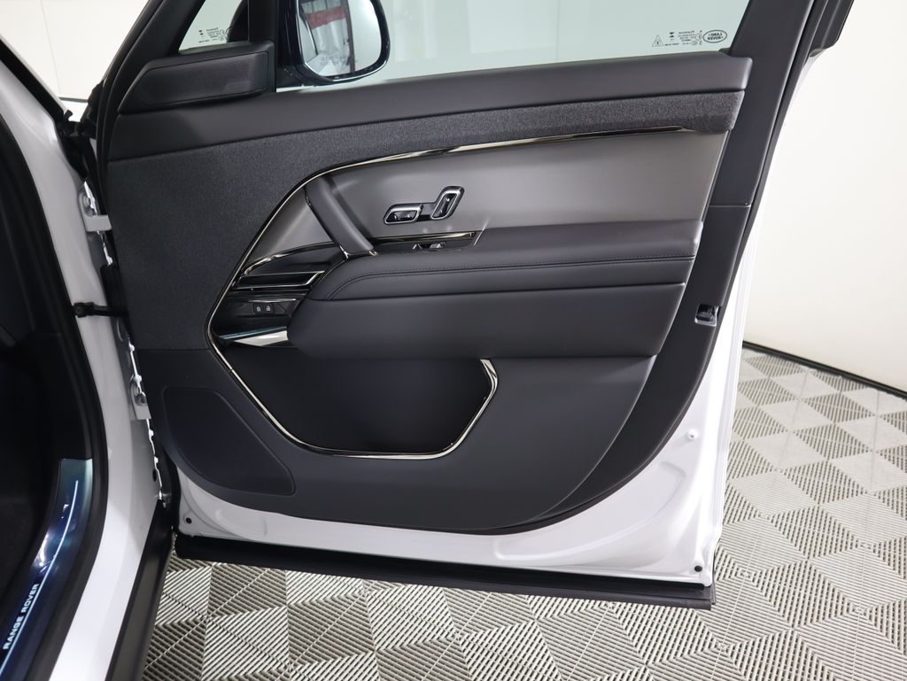 Thumbnail: 2025 Land Rover Range Rover Sport - 27