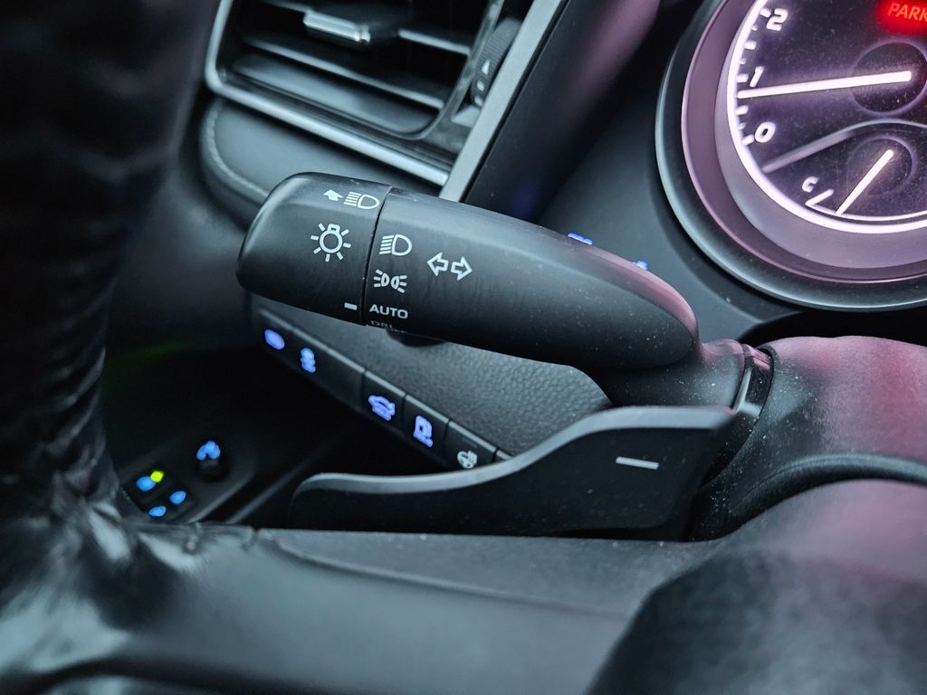 2022 Toyota Camry SE 22