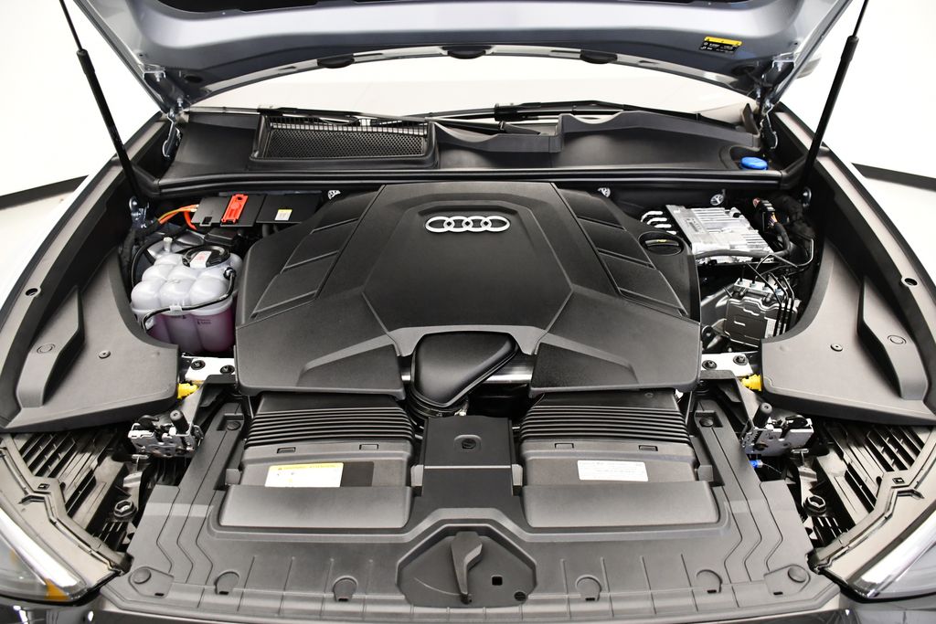 Thumbnail: 2025 Audi Q8 - 11