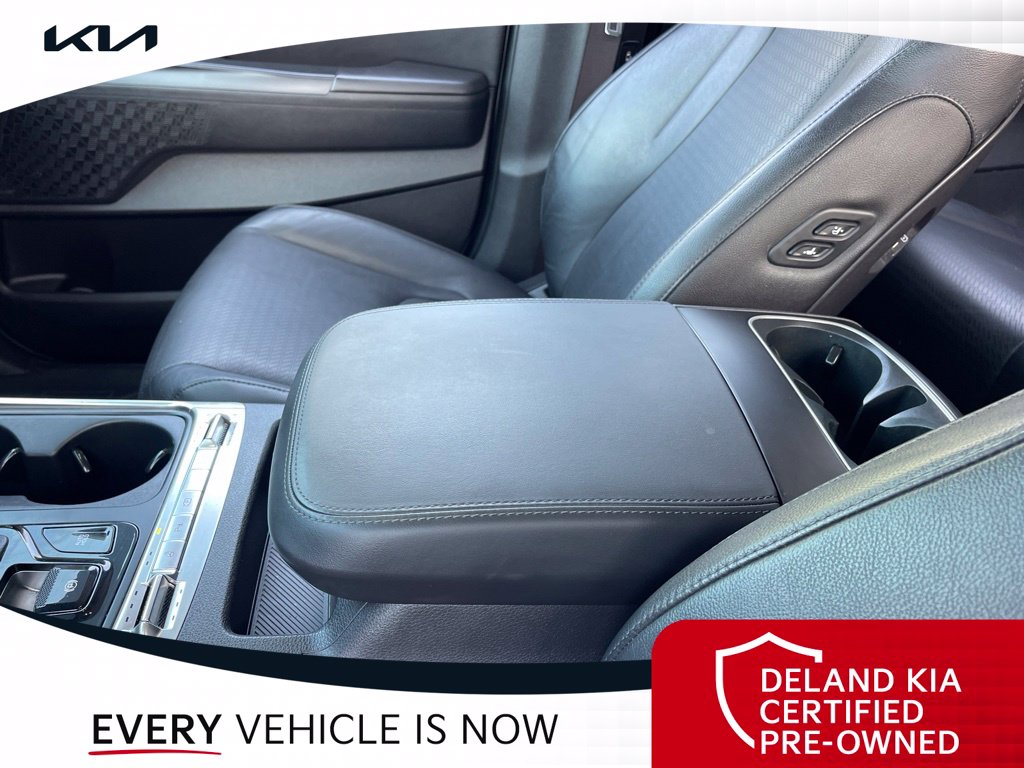 Used 2025 Kia Carnival Van