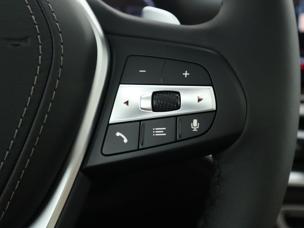 Thumbnail: 2026 BMW X5 - 13