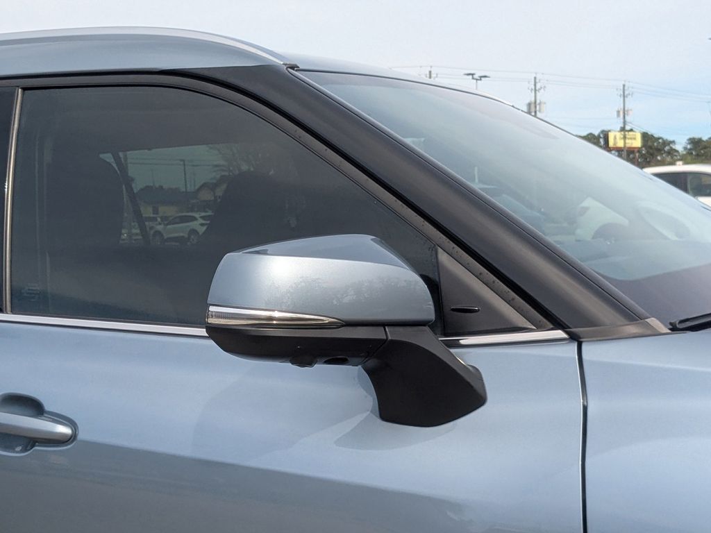 2023 Toyota Highlander Hybrid Platinum