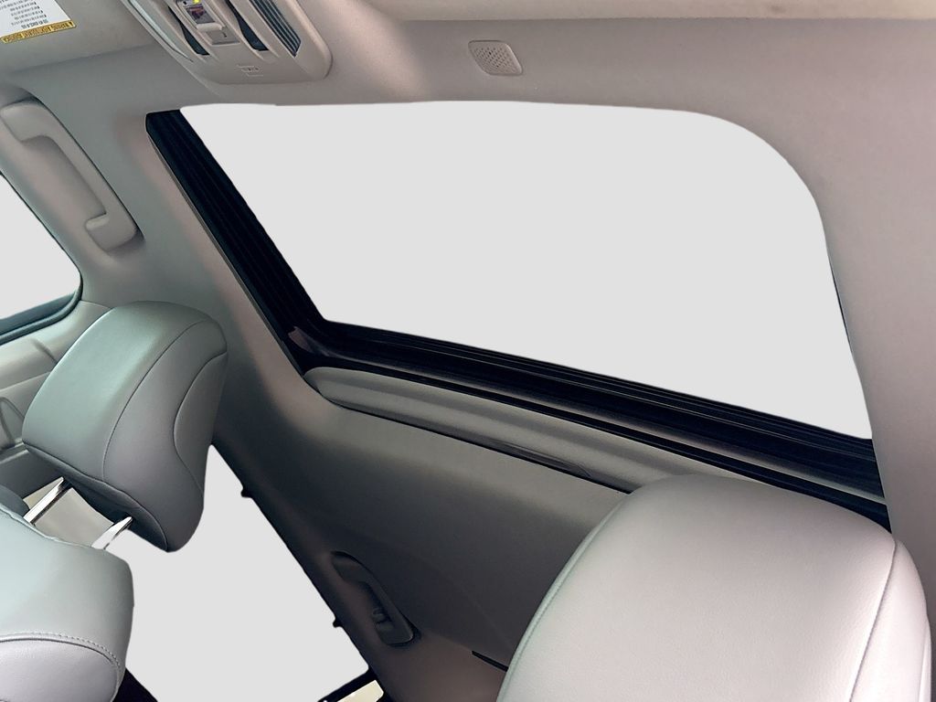 Thumbnail: 2020 Toyota Highlander - 18