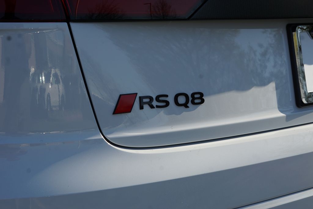 Thumbnail: 2025 Audi RS Q8 - 11