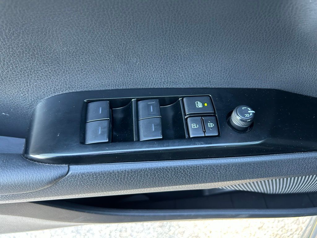 Thumbnail: 2025 Toyota Camry - 17