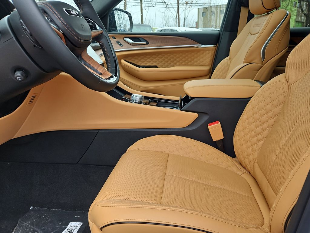 2025 Jeep Grand Cherokee Summit photo