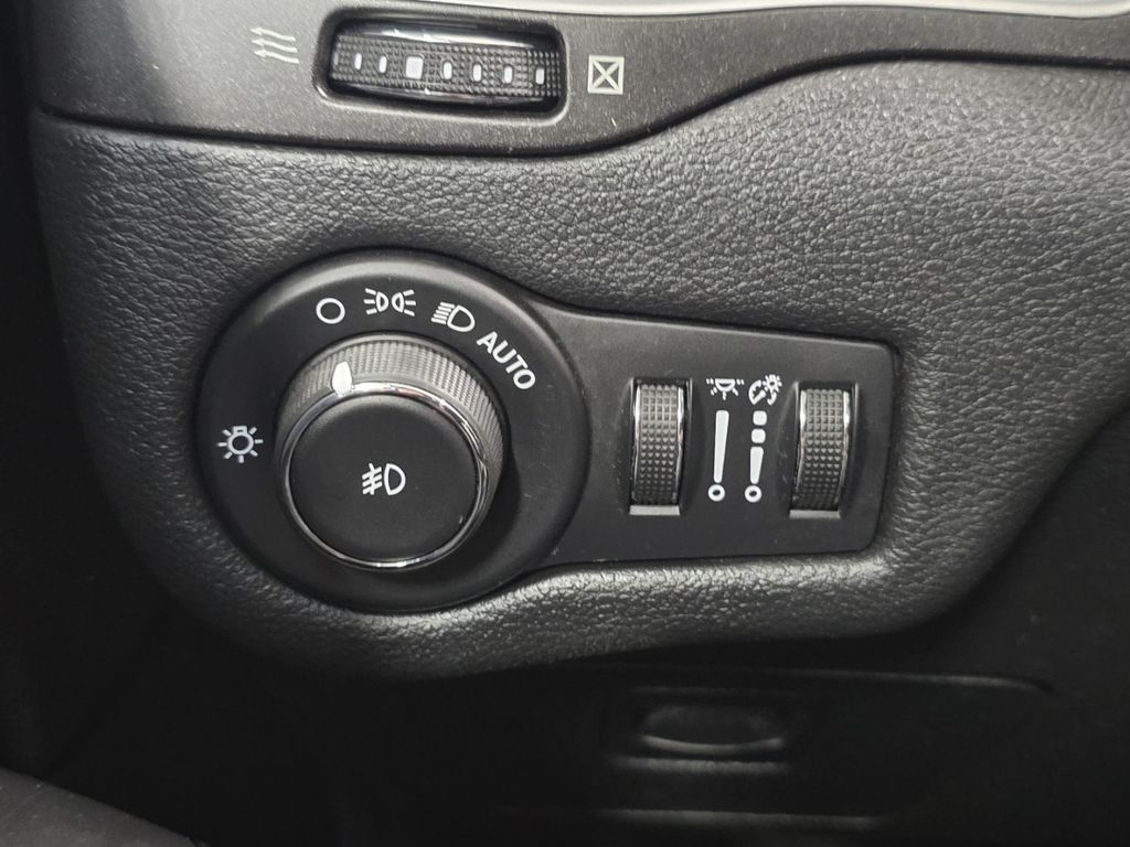 Used 2020 Black Jeep Trailhawk image 29