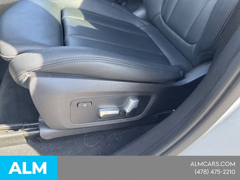 Used 2020 Silver BMW sDrive30i image 22