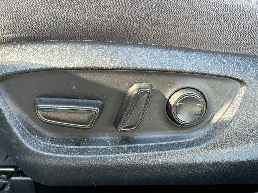 Thumbnail: 2023 Toyota Camry - 16