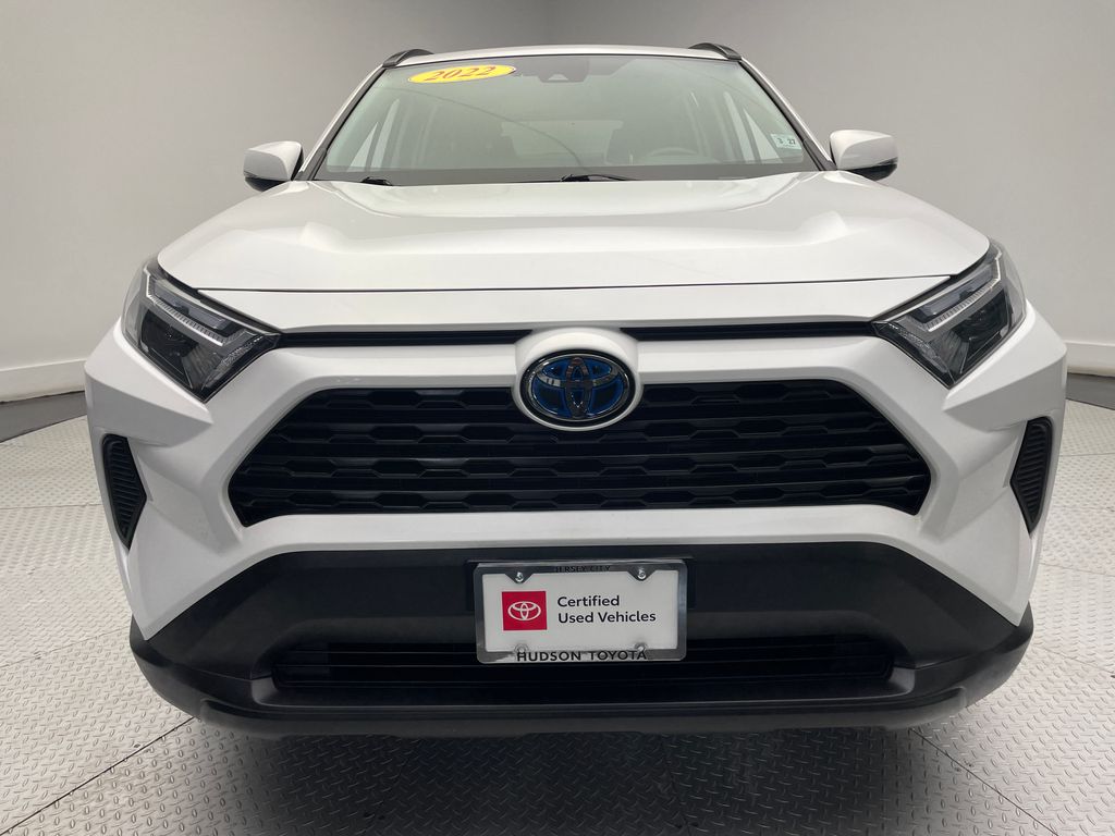 2022 Toyota RAV4 XLE 2