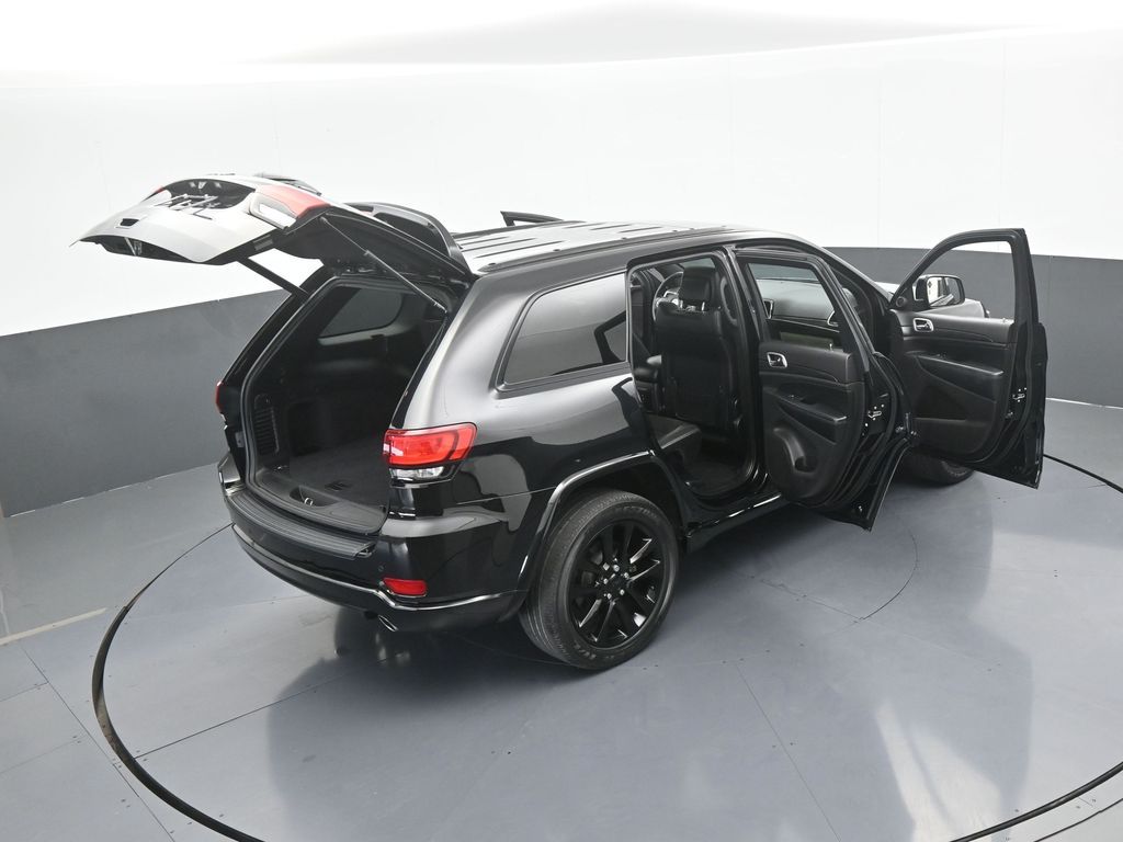 Used 2020 Diamond Black Crystal Pearlcoat Jeep Altitude image 69