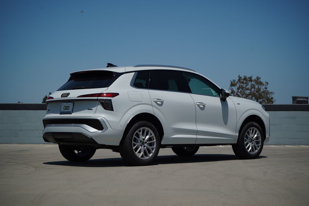 Thumbnail: 2026 Audi Q3 - 3