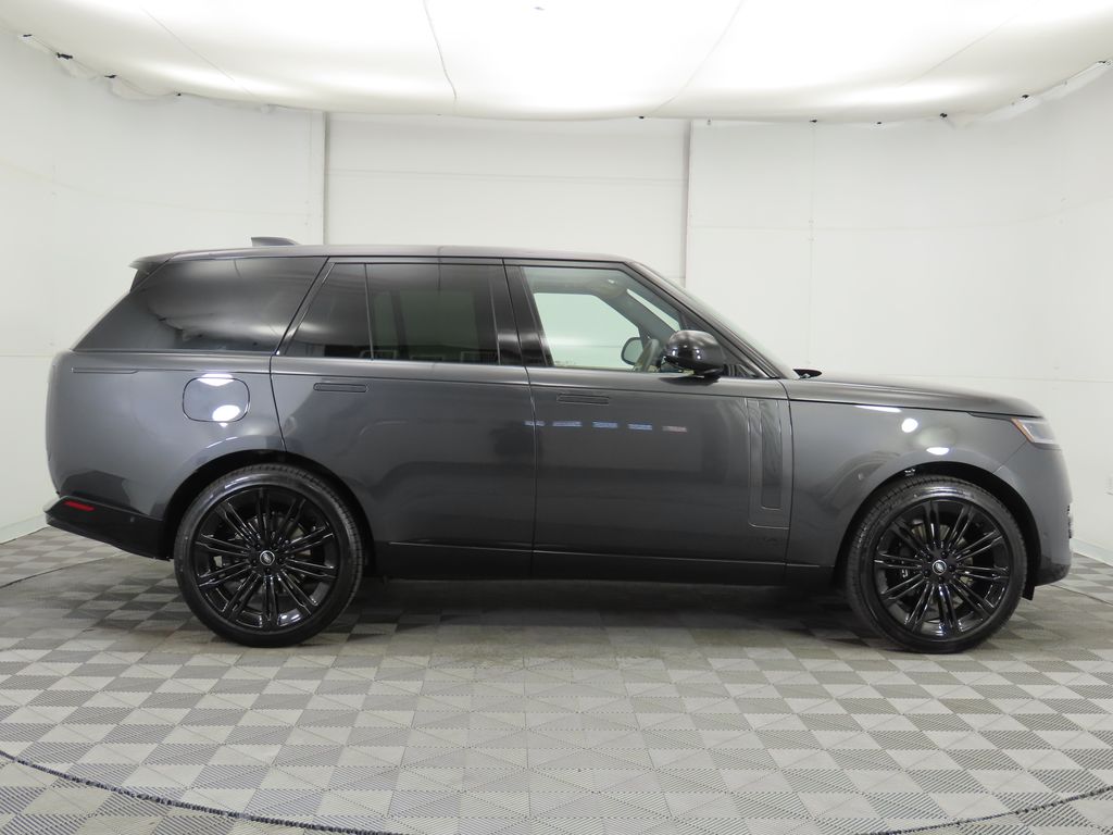 2025 Land Rover Range Rover SE 4