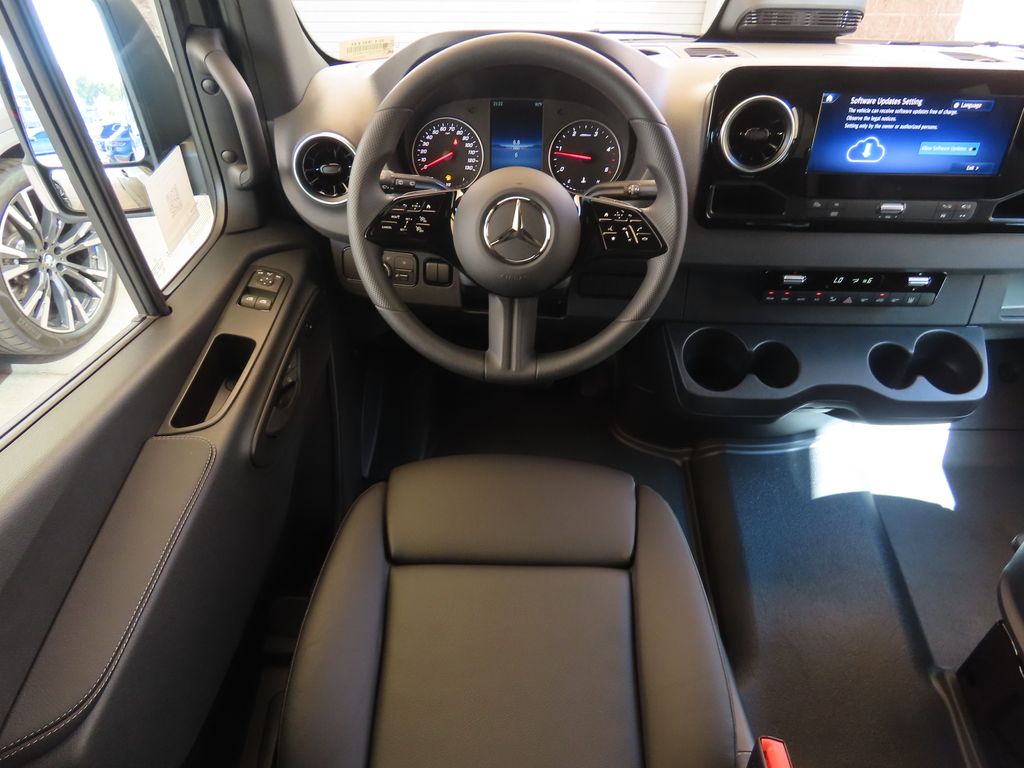 2025 Mercedes-Benz Sprinter 2500 10