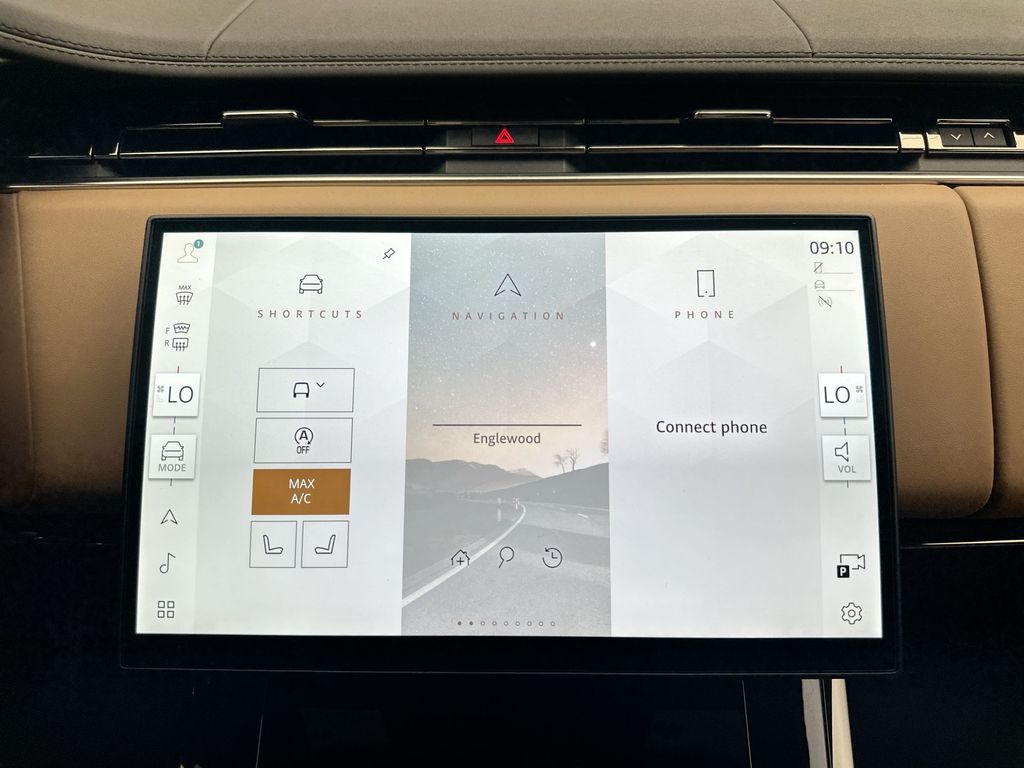 Thumbnail: 2025 Land Rover Range Rover Sport - 12