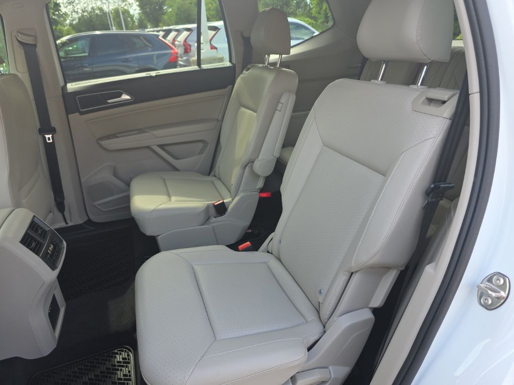 Used 2019 White Volkswagen SEL image 7
