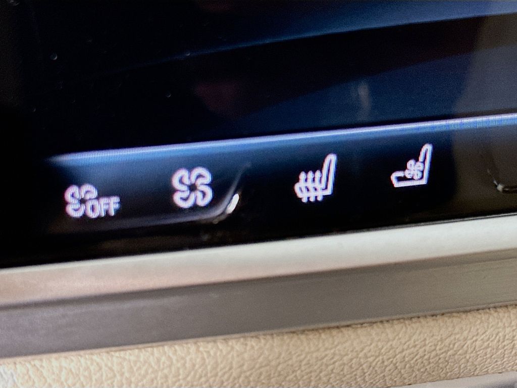 Thumbnail: 2022 BMW 7 Series - 21