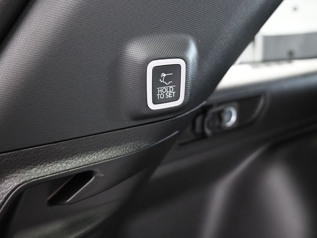 New 2025 Velvet Red Pearlcoat Jeep Altitude X image 34