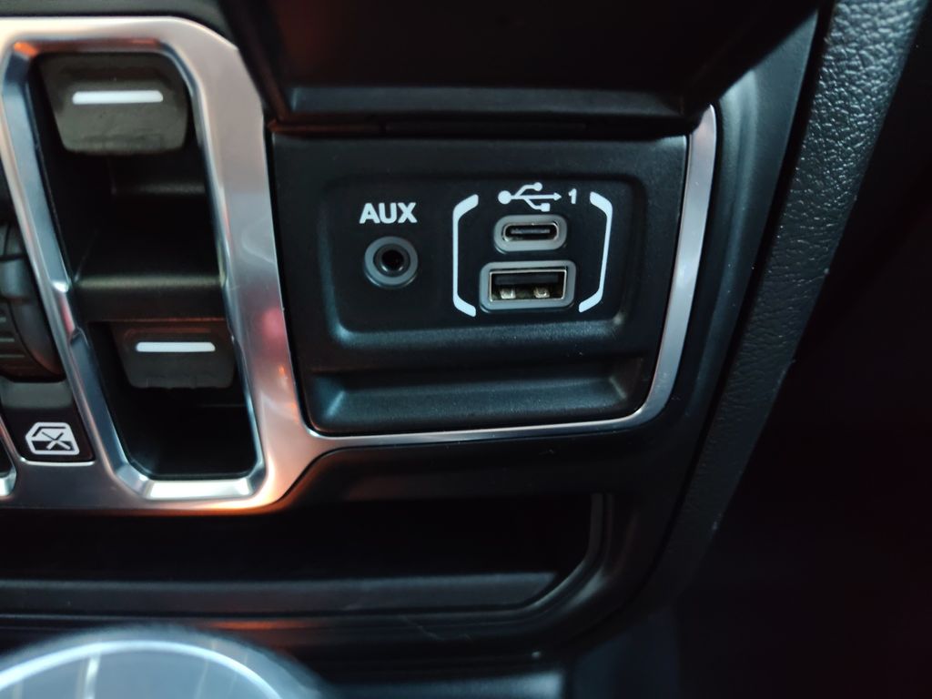 Used Car 2022 Jeep Gladiator  Willys For Sale Under $35,000 In Austin, Texas