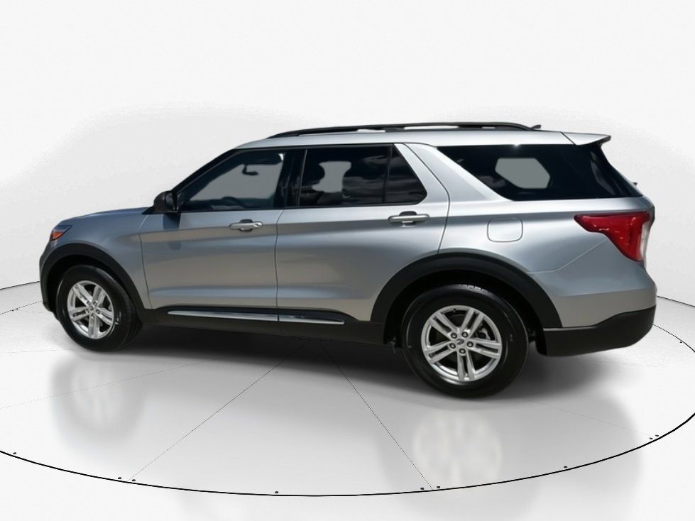 2024 Silver Metallic Ford Explorer XLT RWD SUV