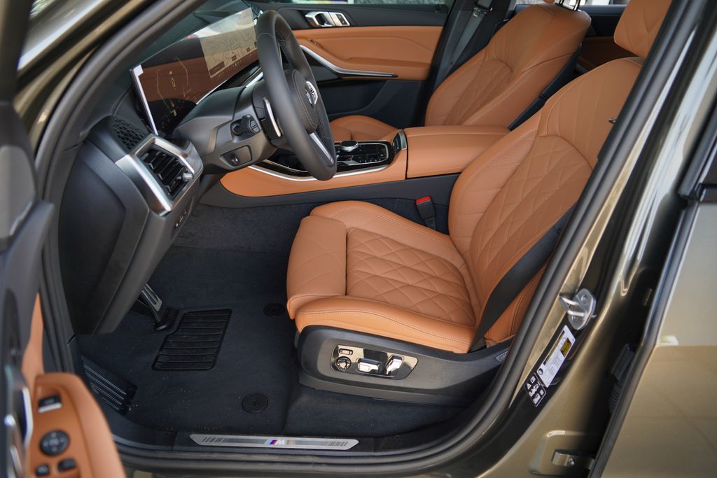 Thumbnail: 2026 BMW X5 - 10