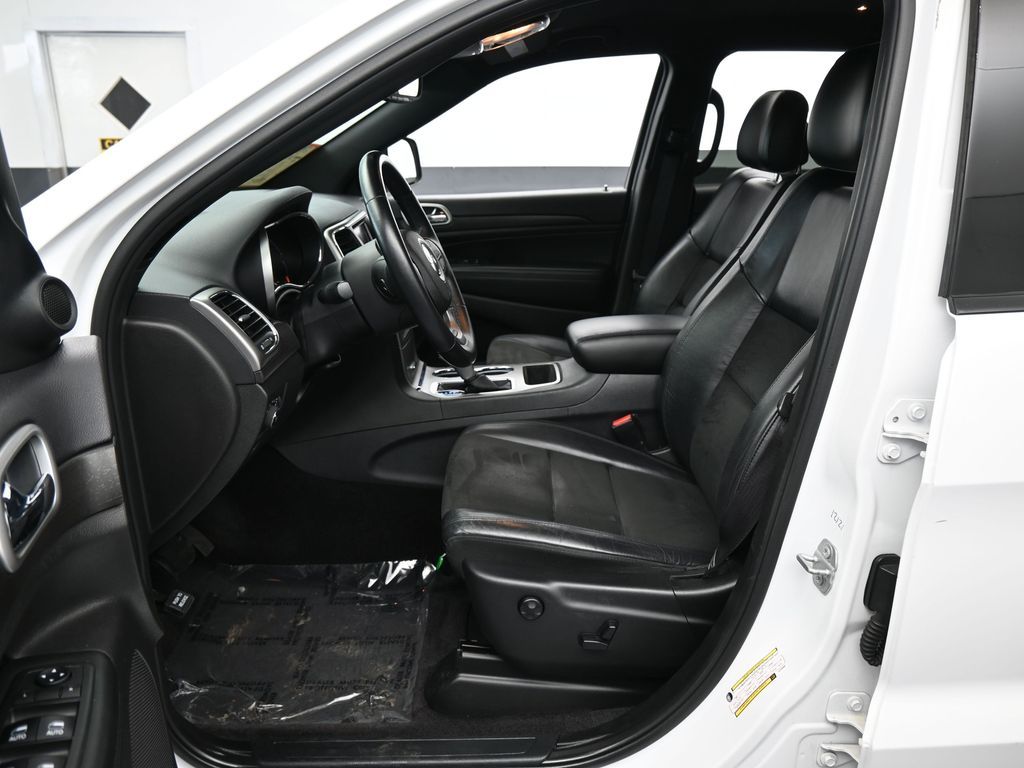 Used 2018 Bright White Clearcoat Jeep Altitude image 11