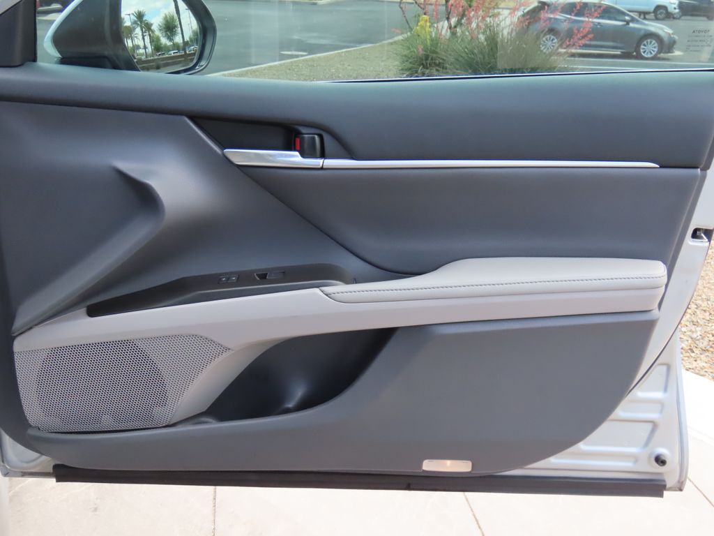 2022 Toyota Camry XLE 24