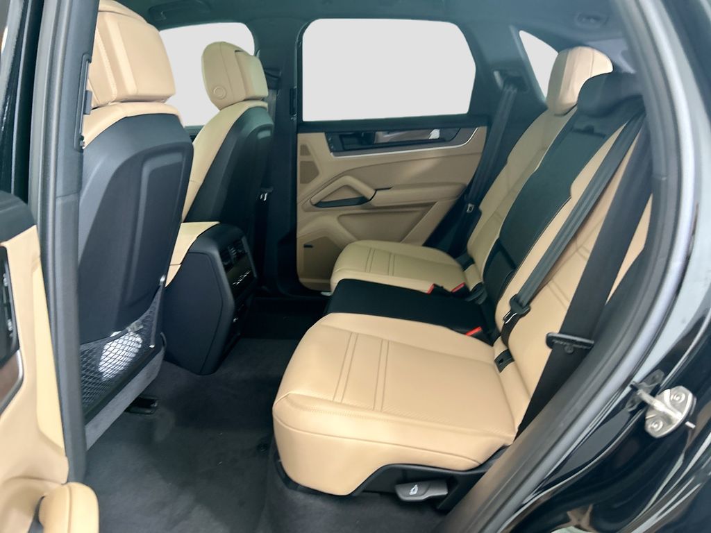 Thumbnail: 2026 Porsche Cayenne - 18