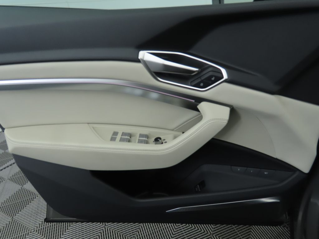 Thumbnail: 2024 Audi Q8 e-tron - 24