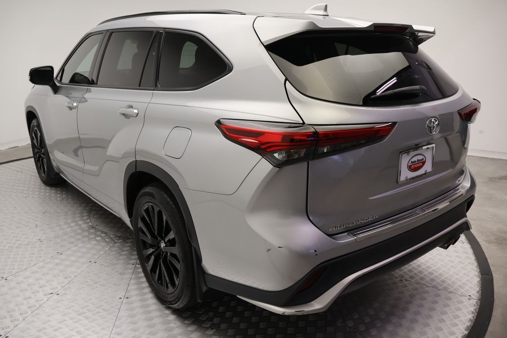 Thumbnail: 2023 Toyota Highlander - 11