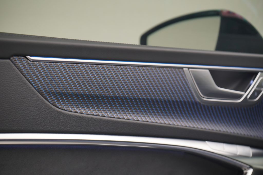 Thumbnail: 2025 Audi RS 7 - 8