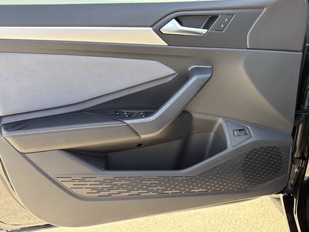 New 2026 Deep Black Volkswagen 1.5T SE image 9