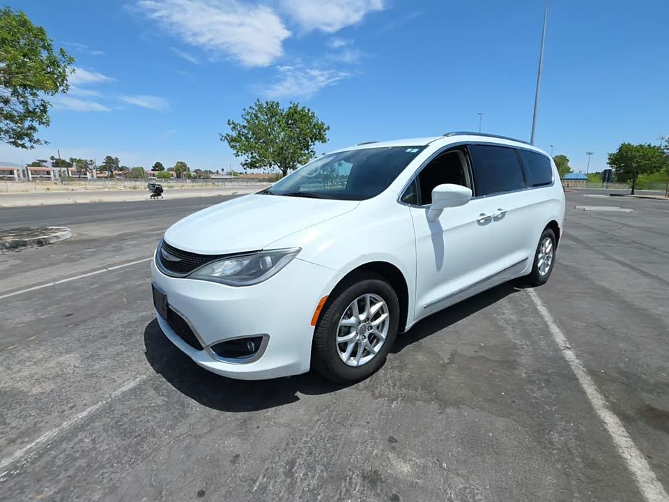 2020 Chrysler Pacifica Touring L's photo