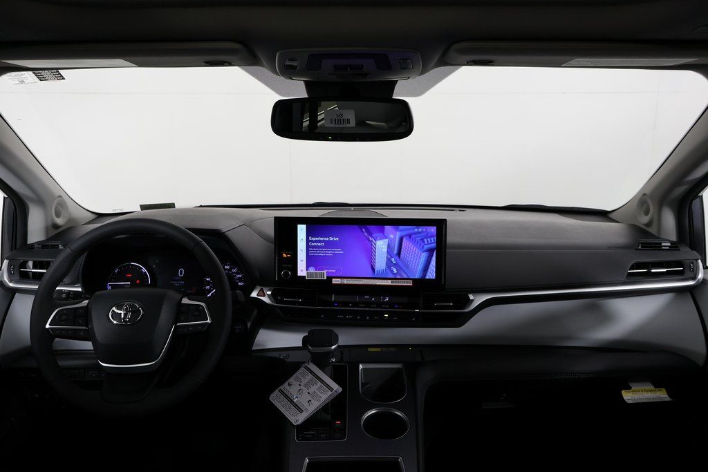 2025 Toyota Sienna XLE 4